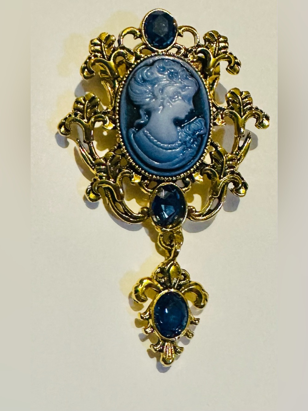 Blue Cameo Like Pendant Brooch- Gold Tone